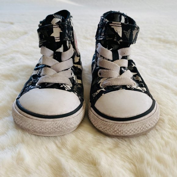 Converse Chuck Taylor All Star Hi-Top Toddler Sneakers Shark Pattern size 5 - Picture 4 of 8